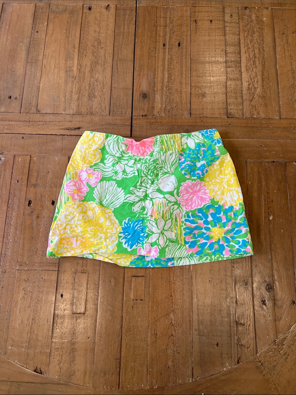 Lilly Pulitzer vibrant floral and shell skort 10 years skirt shorts
